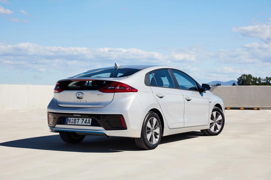  Hyundai IONIQ plug-in (AE) 2018 года  (AU) (фото 2 из 40)